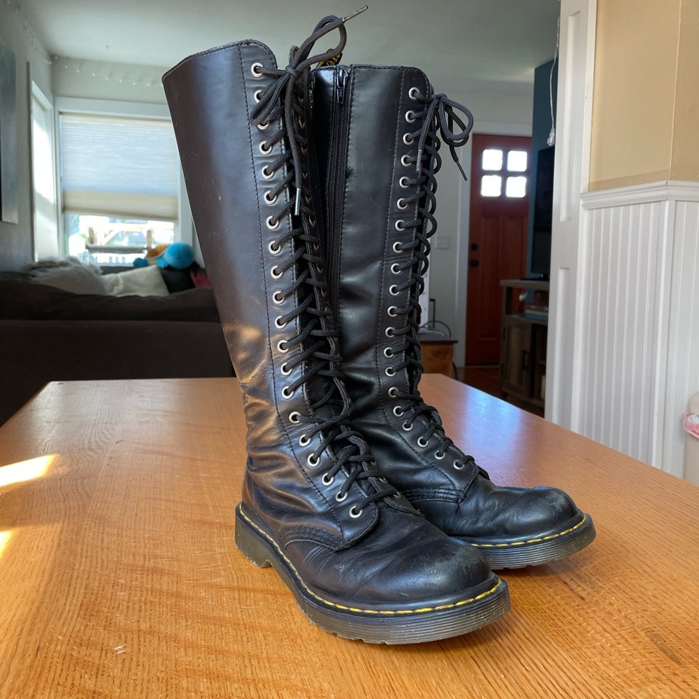 Dr. Martens Women's Size 7 Black Knee-High Lace-Up Boots